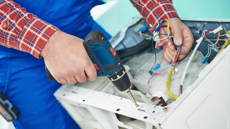 Ümraniye Mitsubishi Mitsubishi çamaşır makinesi kart tamiri – Su almama arızası orijinal parça ile giderildi. - Teknik servis örneği